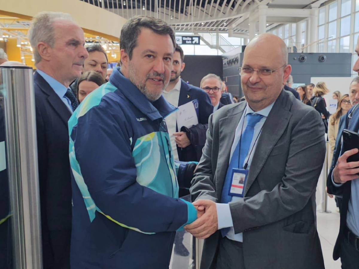 al via il primo volo aeroitalia con due cani di quasi 30 kg in cabina alla presenza del ministro salvini da Ilgiornale.it al via il primo volo aeroitalia con due cani di quasi 30 kg in cabina alla presenza del ministro salvini