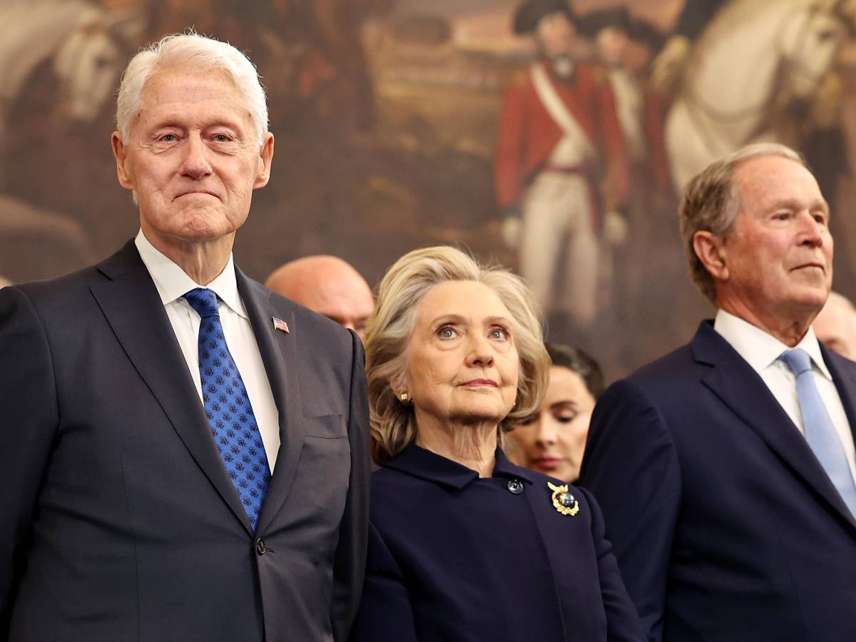 Bill Clinton difende la moglie: "Non centrava con Epstein”. Poi l Bill Clinton difende la moglie: "Non centrava con Epstein”. Poi l