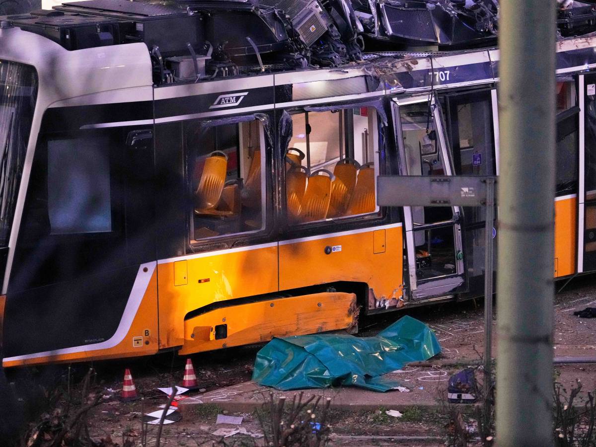 dal malore del conducente all uomo sui binari le ipotesi sullo schianto da Ilgiornale.it dal malore del conducente all uomo sui binari le ipotesi sullo schianto