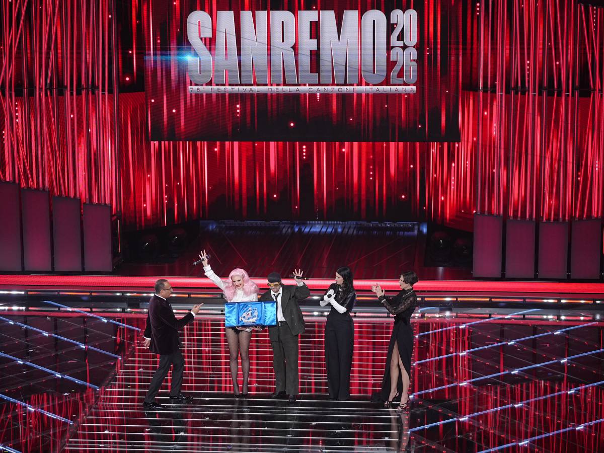 sanremo calano gli ascolti della serata cover 107 milioni e 656 di share da Ilgiornale.it sanremo calano gli ascolti della serata cover 107 milioni e 656 di share