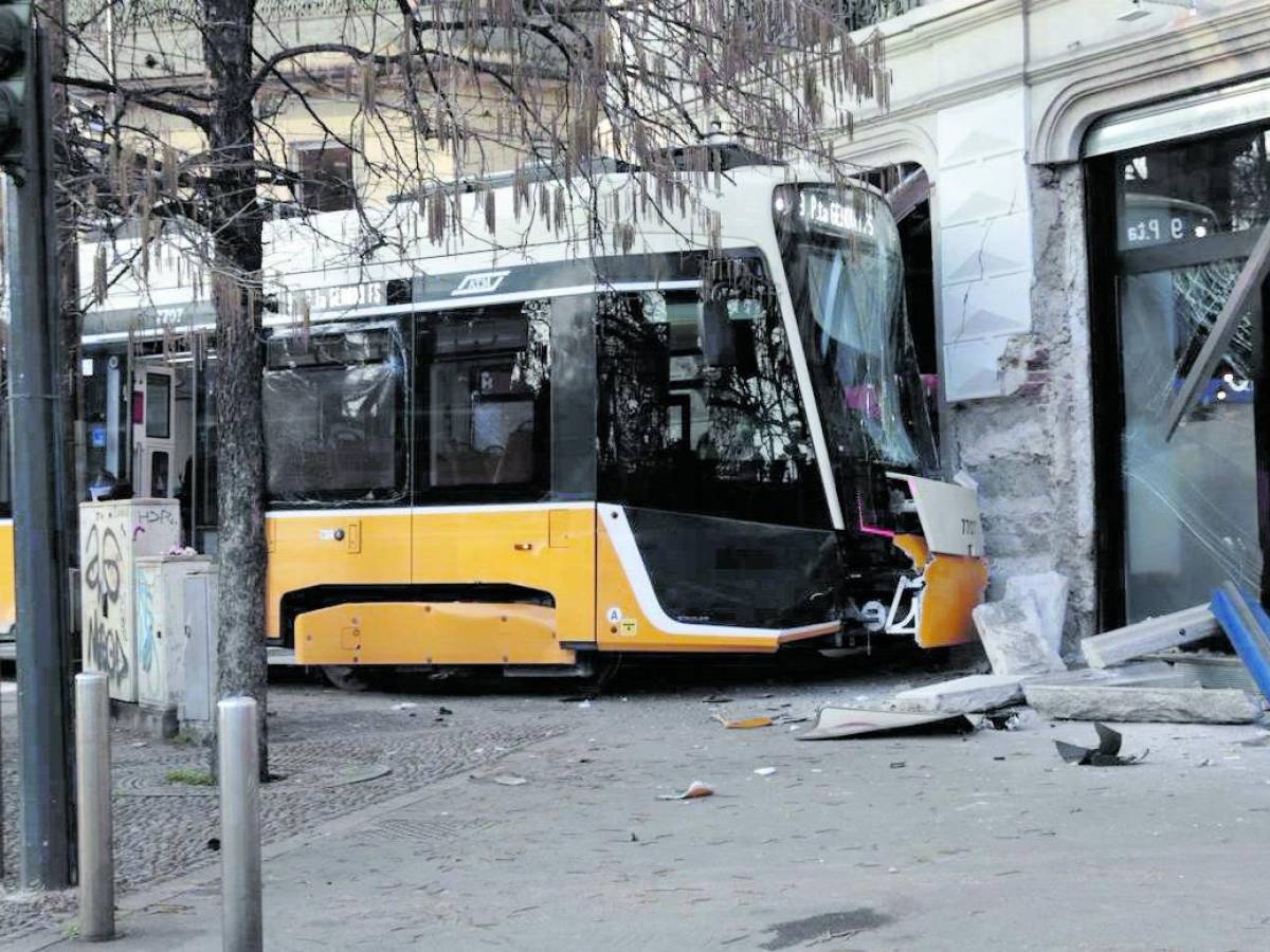 tram deragliato scambio di persona sulle vittime il 56enne senegalese 232 ancora vivo da Ilgiornale.it tram deragliato scambio di persona sulle vittime il 56enne senegalese 232 ancora vivo