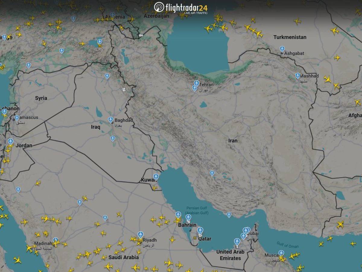 Migliaia di voli cancellati, spazi aerei chiusi: cosa succede nei cieli del Medio Oriente