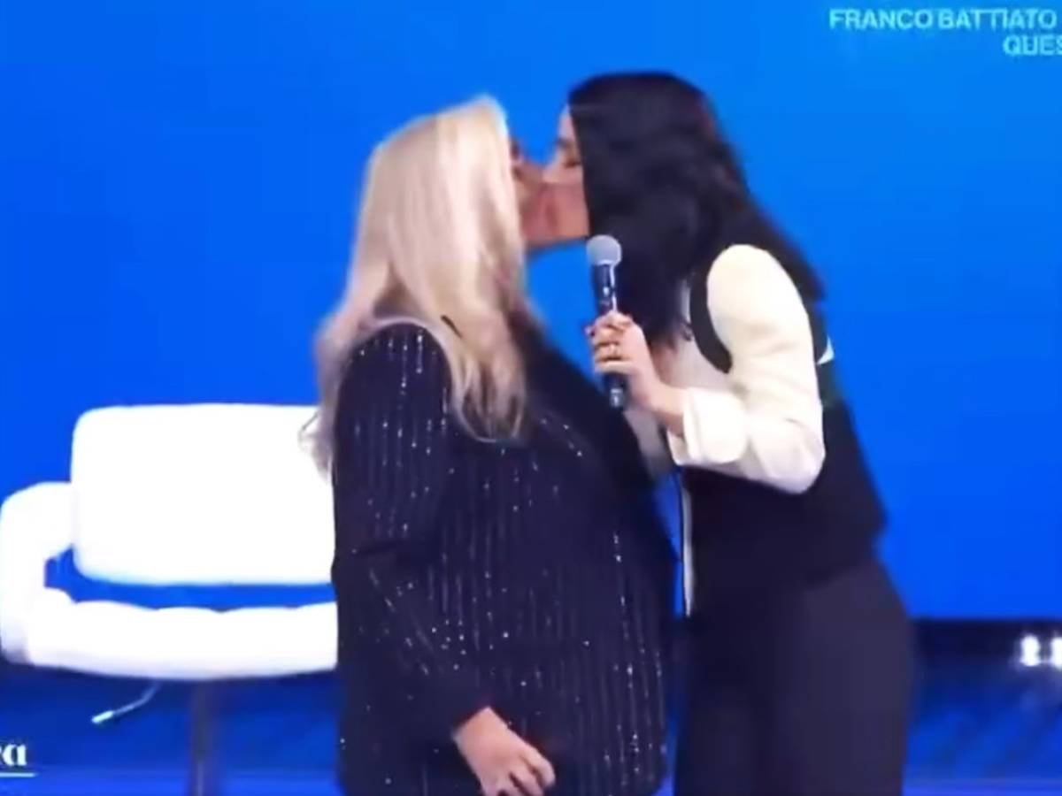 al festival non c 232 stata censura nessuno lo sapeva e levante bacia anche mara venier da Ilgiornale.it al festival non c 232 stata censura nessuno lo sapeva e levante bacia anche mara venier