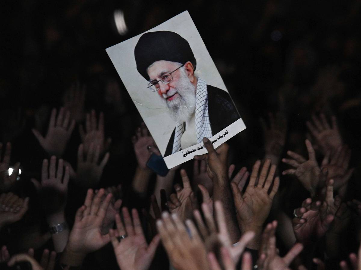 il tesoro nascosto di khamenei ecco quanti miliardi vale l8217impero della guida suprema da Ilgiornale.it il tesoro nascosto di khamenei ecco quanti miliardi vale l8217impero della guida suprema
