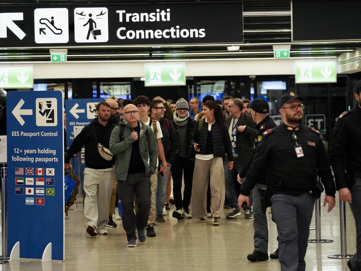 rientrati in italia i primi 127 italiani dall8217oman tra loro anche la famiglia di crosetto da Ilgiornale.it rientrati in italia i primi 127 italiani dall8217oman tra loro anche la famiglia di crosetto