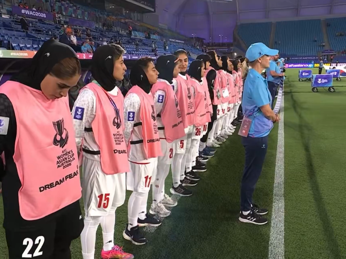 niente inno e velo indossato in modo scorretto lo schiaffo delle calciatrici iraniane al regime da Ilgiornale.it niente inno e velo indossato in modo scorretto lo schiaffo delle calciatrici iraniane al regime