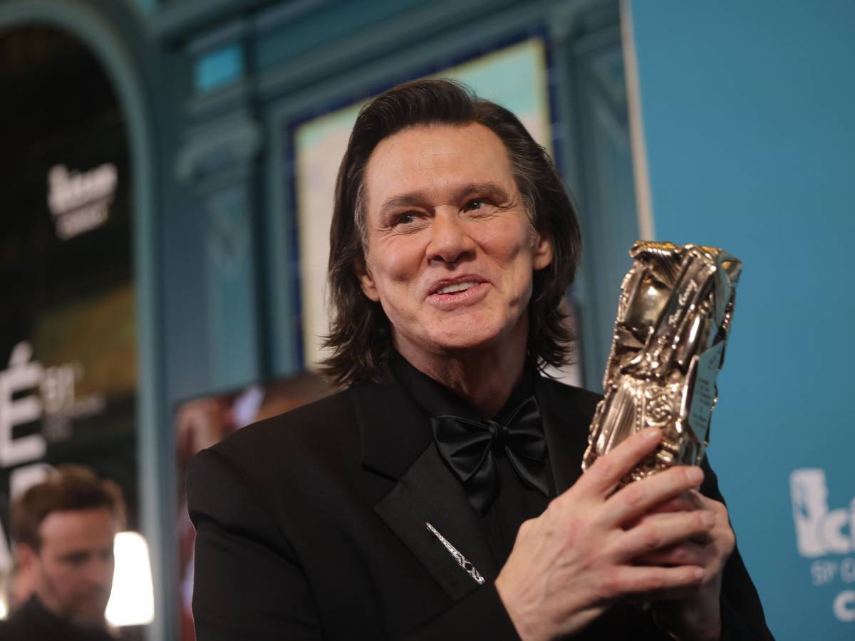 il mondo 232 in guerra e milioni di persone discutono ancora sul sosia di jim carrey da Ilgiornale.it il mondo 232 in guerra e milioni di persone discutono ancora sul sosia di jim carrey