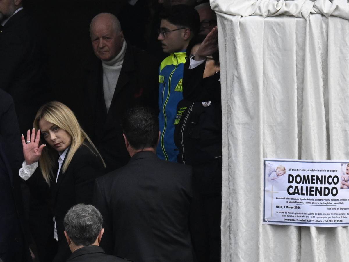domenico 232 figlio di tutti noi al funerale del bimbo anche la premier giorgia meloni da Ilgiornale.it domenico 232 figlio di tutti noi al funerale del bimbo anche la premier giorgia meloni