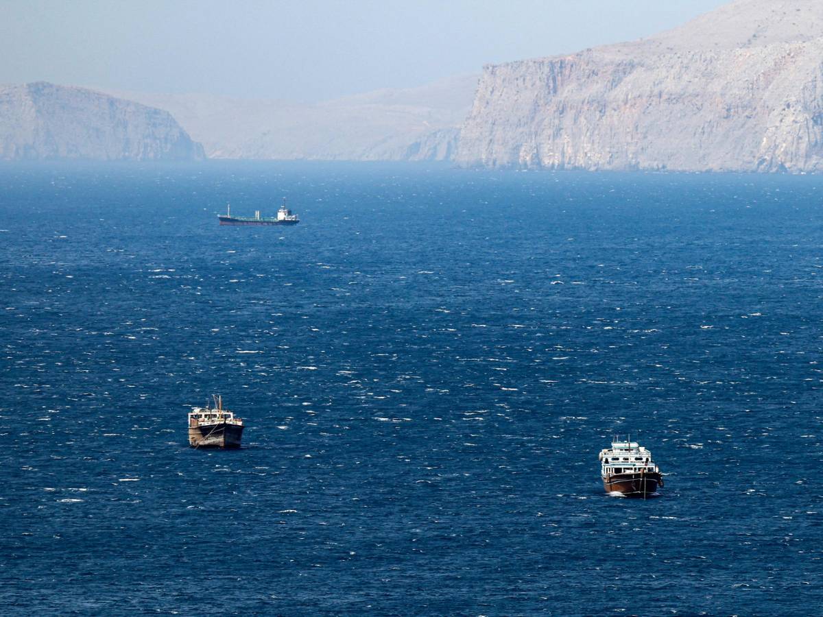 Hormuz riapre, ma sotto minaccia: la strategia iraniana che tiene il mondo sul filo del petrolio Hormuz riapre, ma sotto minaccia: la strategia iraniana che tiene il mondo sul filo del petrolio