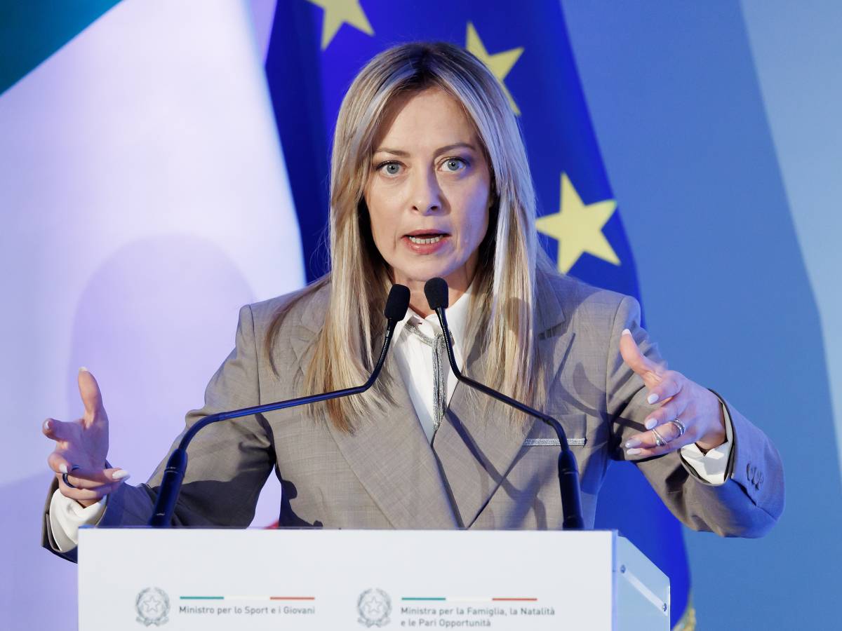 meloni chiede il voto delle camere e vede mattarella il nodo delle basi da Ilgiornale.it meloni chiede il voto delle camere e vede mattarella il nodo delle basi