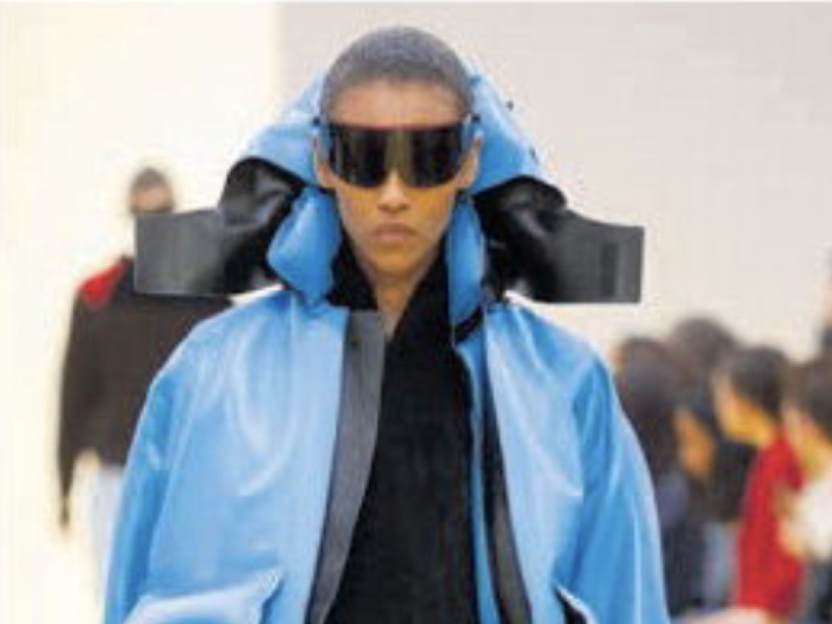 tacchi a zampe di gallina e giacche gonfiabili eleganti assurdit224 sfilano in passerella da Ilgiornale.it tacchi a zampe di gallina e giacche gonfiabili eleganti assurdit224 sfilano in passerella