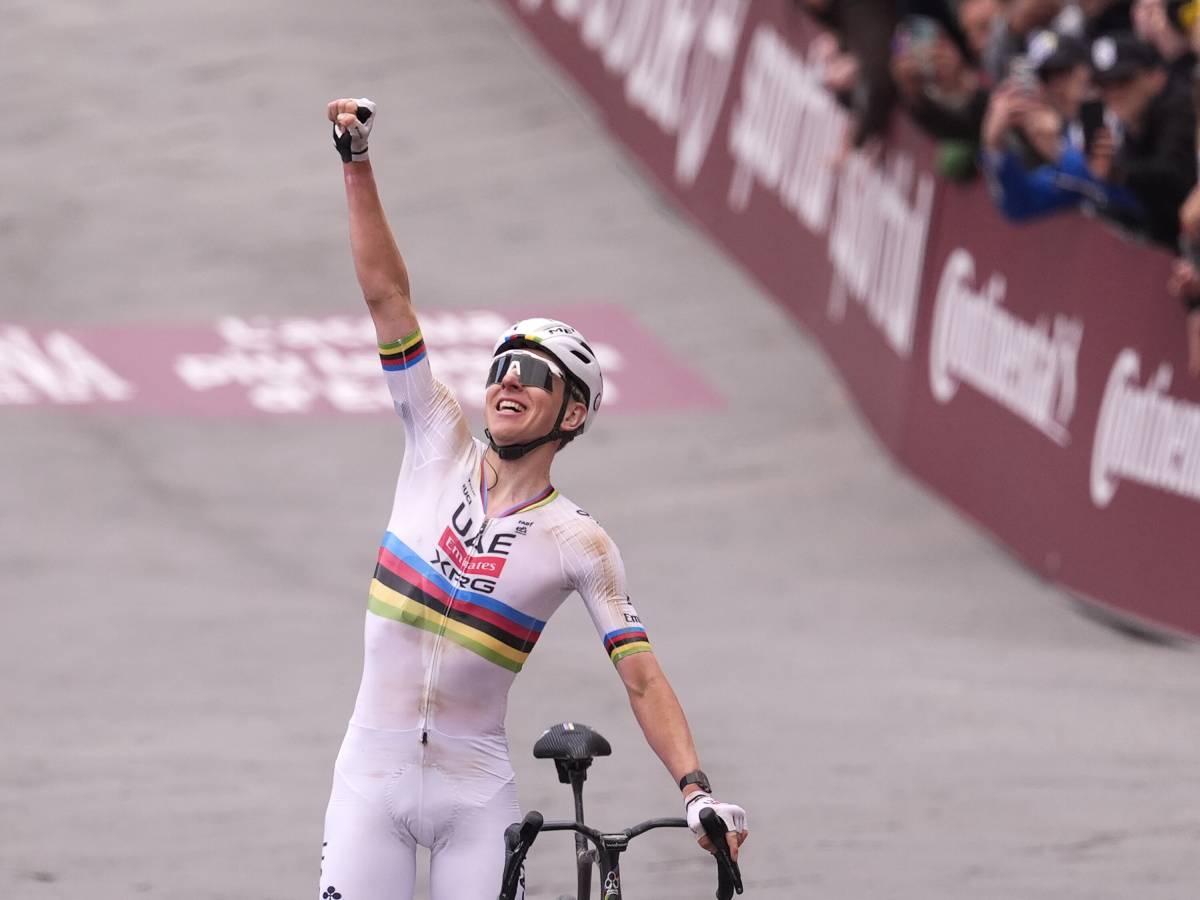 Pogacar inarrestabile: vince la Strade Bianche per la quarta volta, mai nessuno come lui Pogacar inarrestabile: vince la Strade Bianche per la quarta volta, mai nessuno come lui