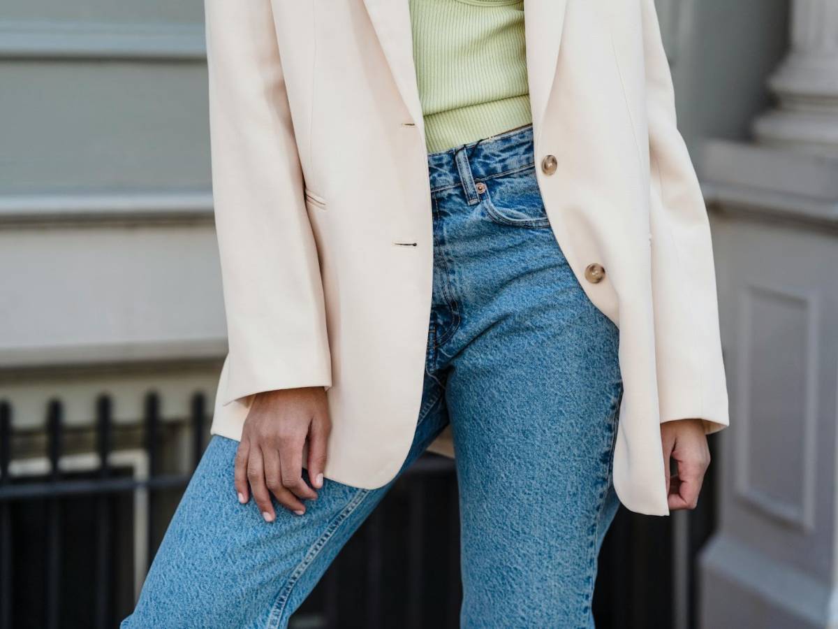 jeans skinny e blazer i segreti per un abbinamento primaverile impeccabile da Ilgiornale.it jeans skinny e blazer i segreti per un abbinamento primaverile impeccabile