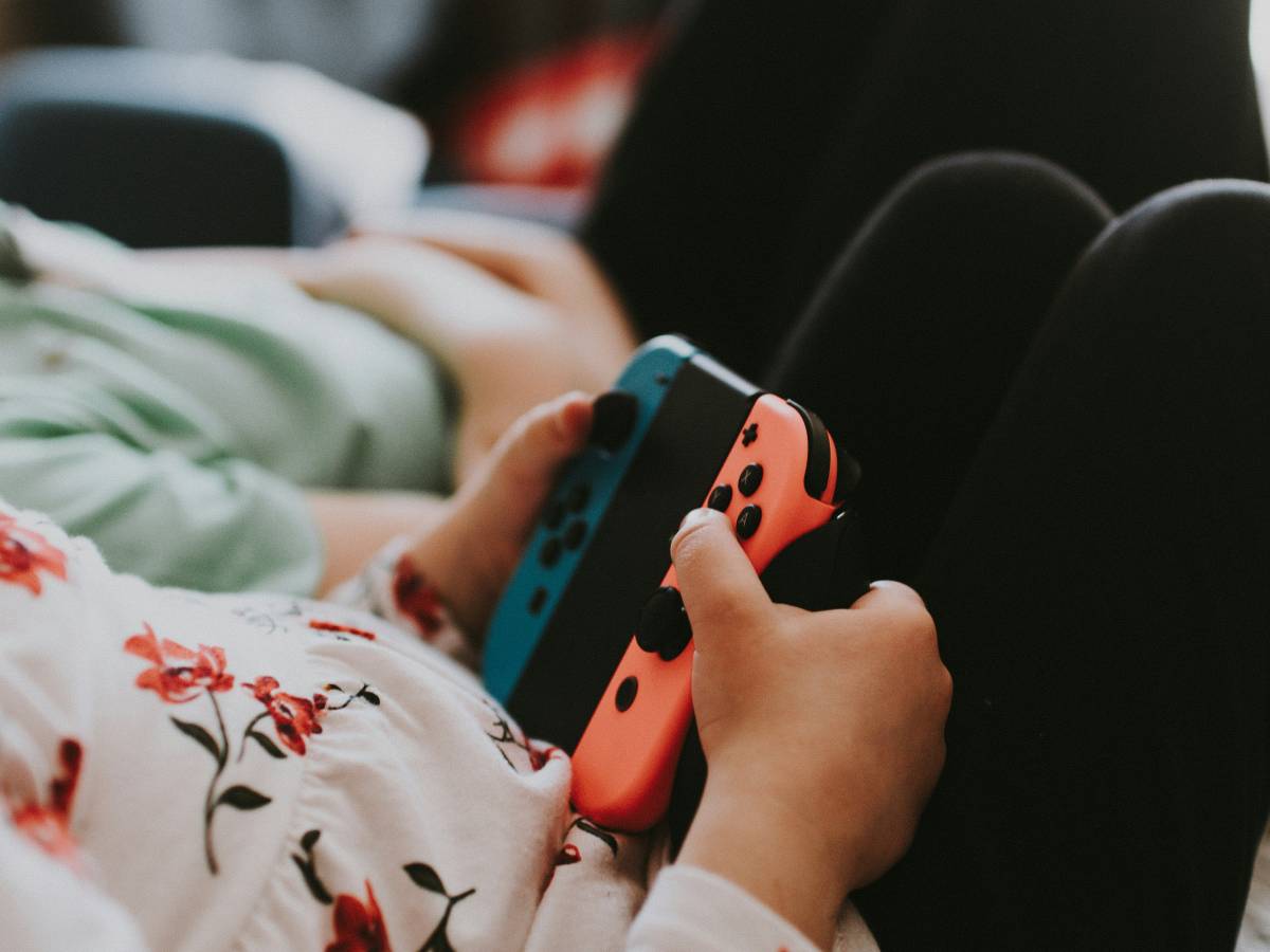 quei bambini sovrappeso davanti a uno schermo da Ilgiornale.it quei bambini sovrappeso davanti a uno schermo