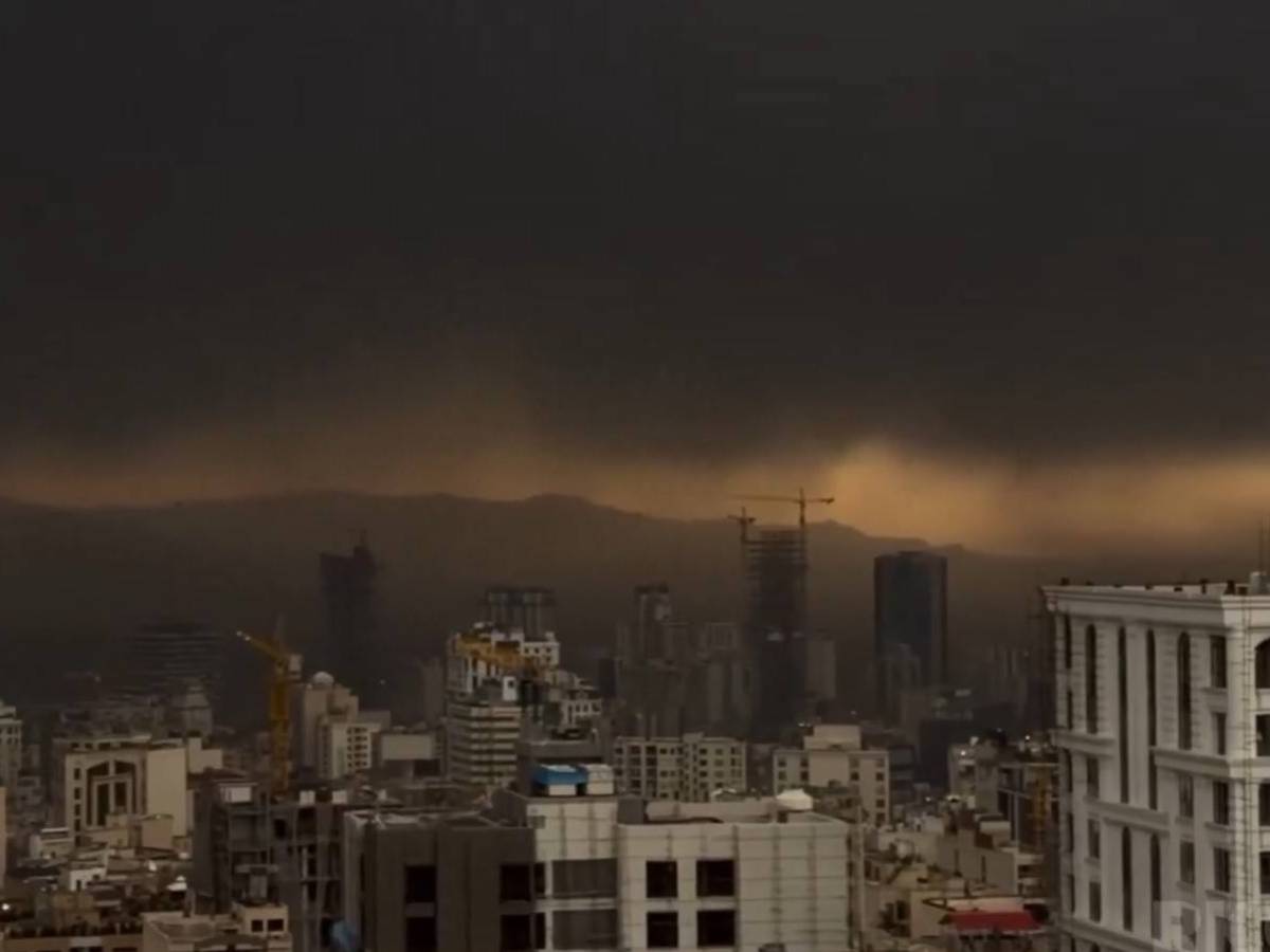 iran paura e preoccupazione per la pioggia nera ecco di cosa si tratta da Ilgiornale.it iran paura e preoccupazione per la pioggia nera ecco di cosa si tratta