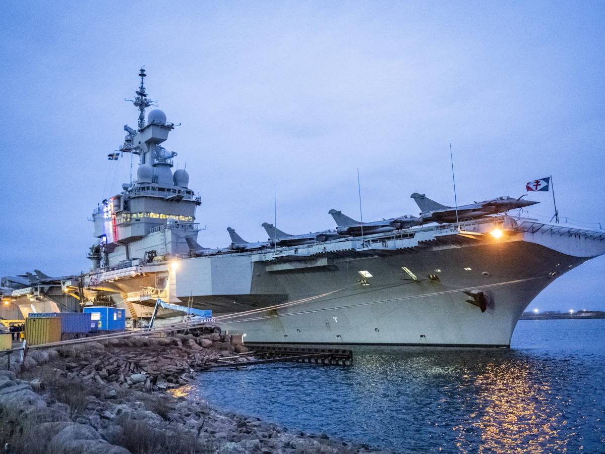 hormuz si muove la portaerei francese la charles de gaulle entra nella crisi del golfo da Ilgiornale.it hormuz si muove la portaerei francese la charles de gaulle entra nella crisi del golfo