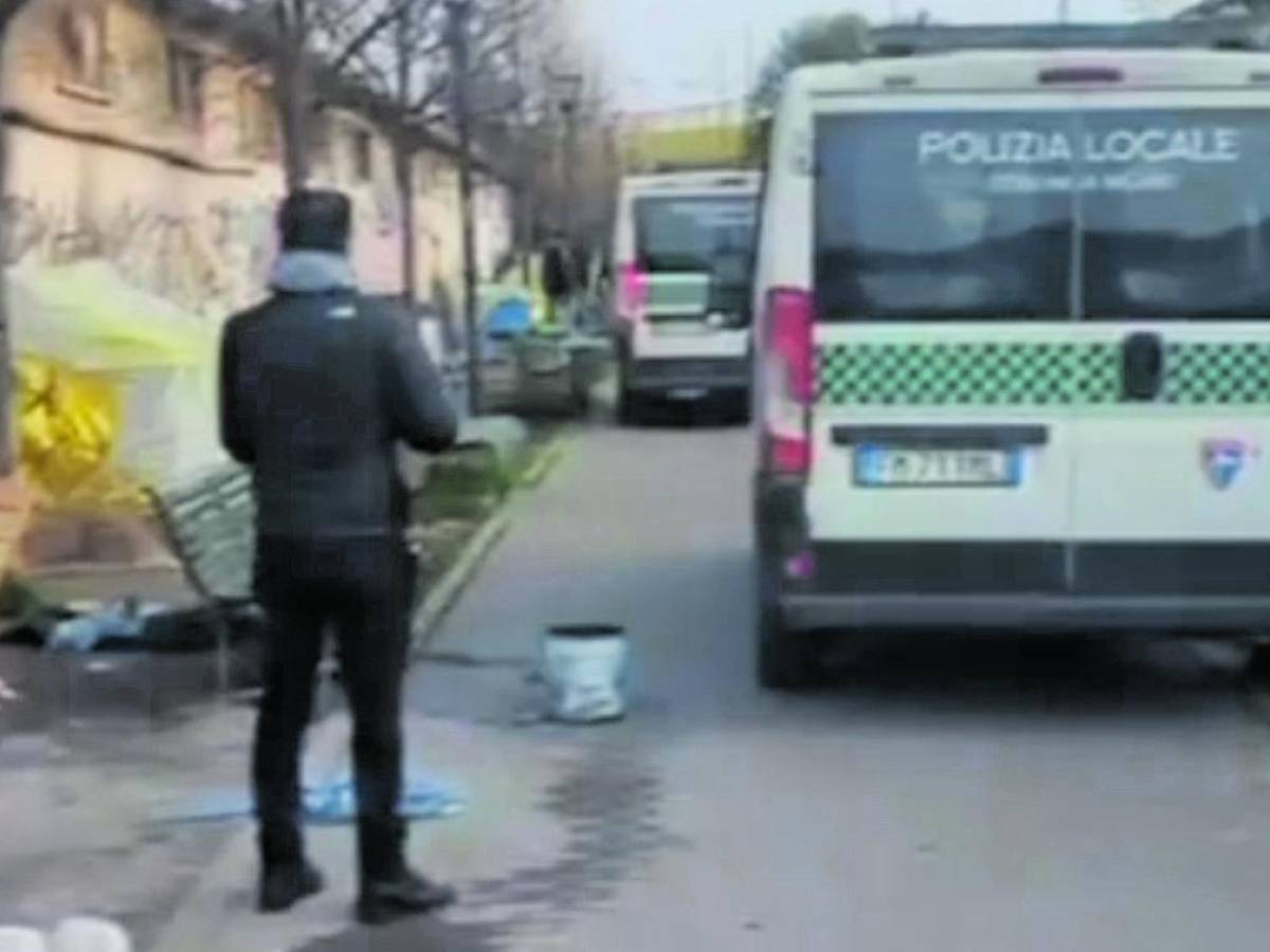 maxi sgombero in via sammartini e alla bovisa rimosse 20 tende da Ilgiornale.it maxi sgombero in via sammartini e alla bovisa rimosse 20 tende