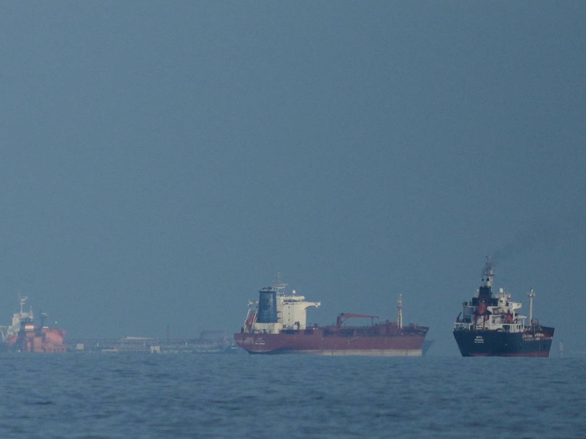 stretto di hormuz colpite tre navi cargo l iran il mondo si prepari ai 200 dollari al barile e madrid ritira l ambasciatore da israele da Ilgiornale.it stretto di hormuz colpite tre navi cargo l iran il mondo si prepari ai 200 dollari al barile e madrid ritira l ambasciatore da israele
