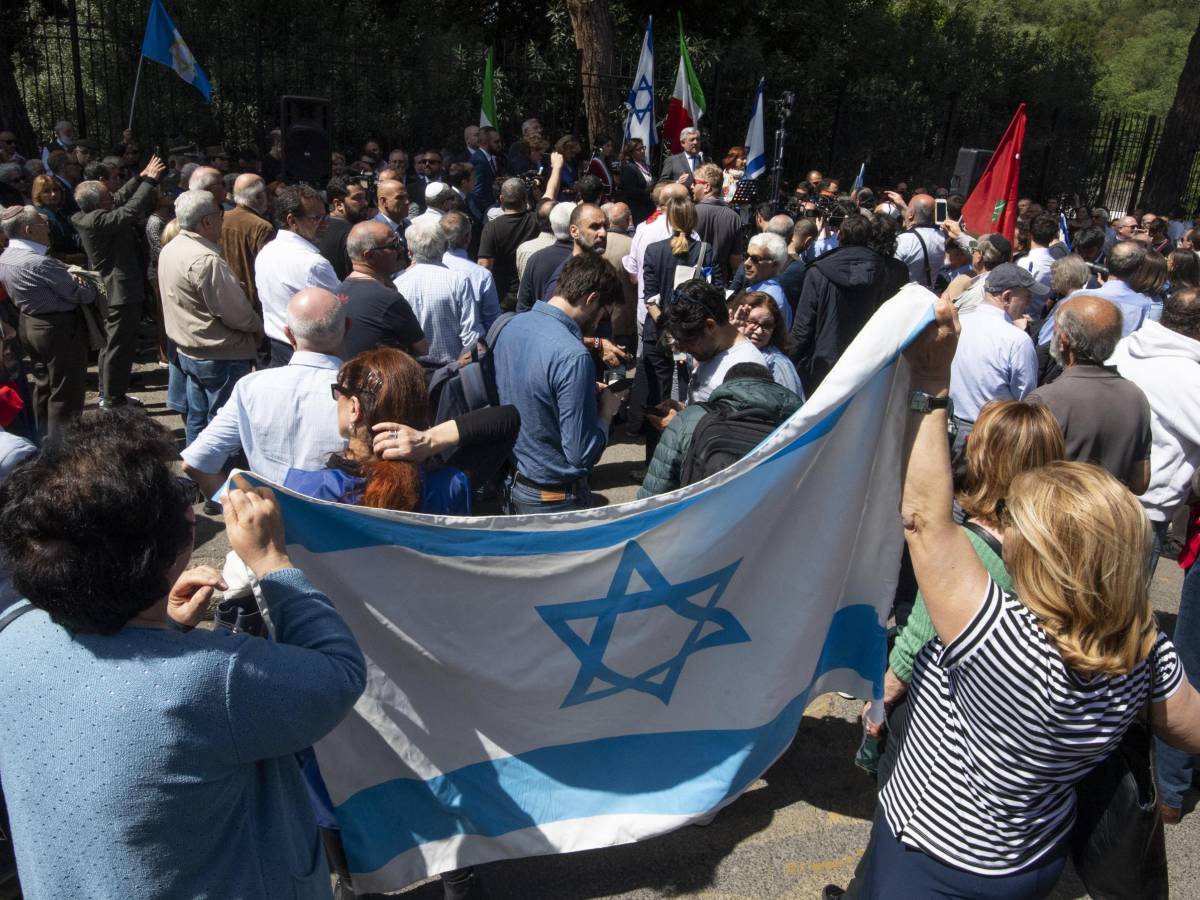 l ultima vergogna dell arci le bandiere di israele sono una bestemmia da Ilgiornale.it l ultima vergogna dell arci le bandiere di israele sono una bestemmia