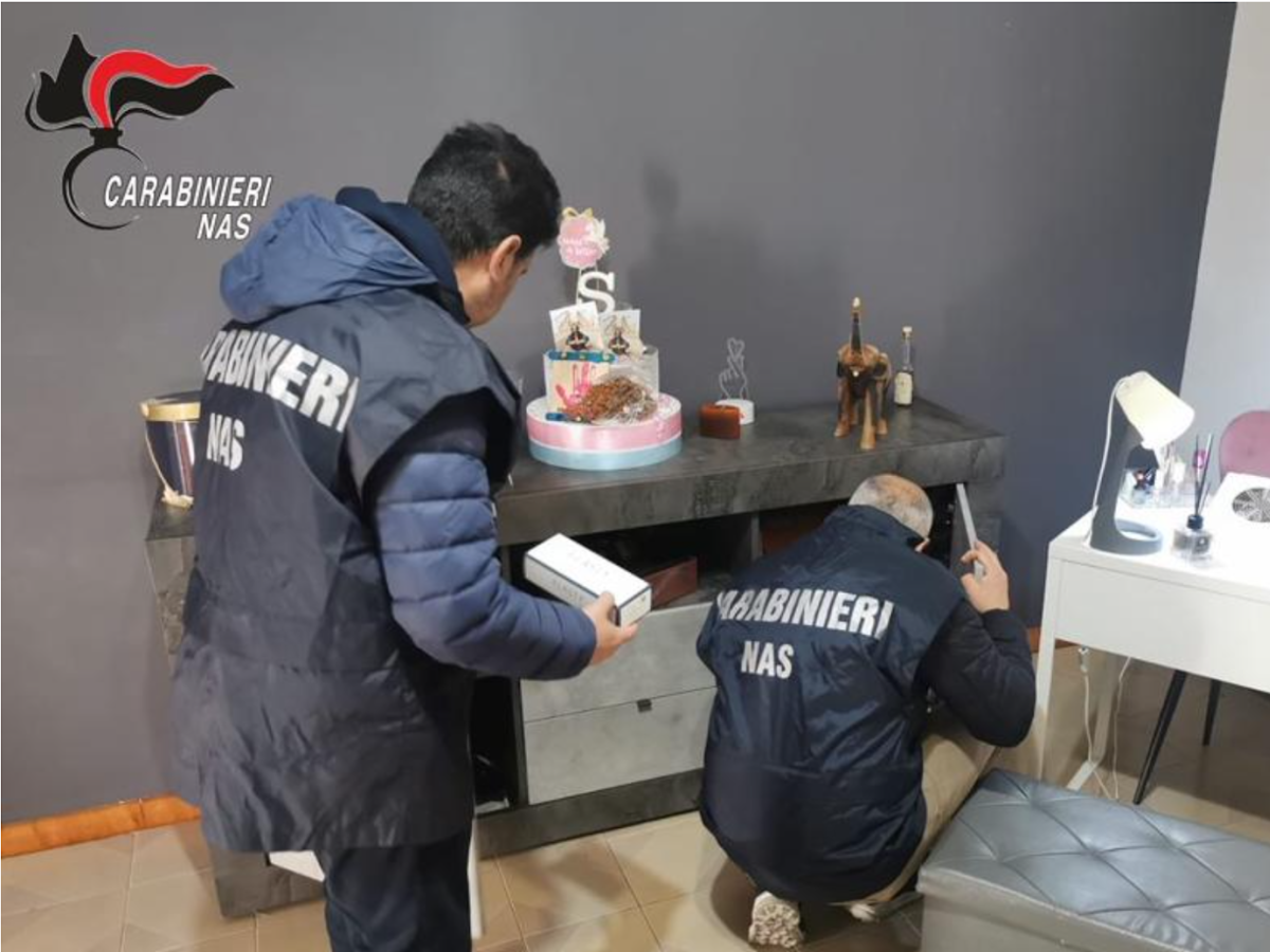 trattamenti estetici abusivi in casa denunciata una 40enne da Ilgiornale.it trattamenti estetici abusivi in casa denunciata una 40enne