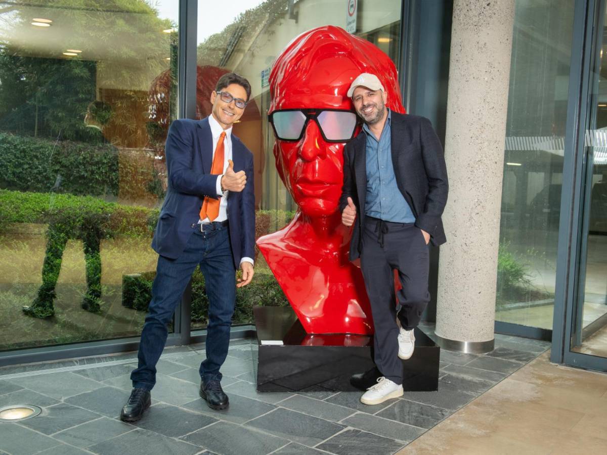 pier silvio berlusconi incontra checco zalone festa per il successo di buen camino da Ilgiornale.it pier silvio berlusconi incontra checco zalone festa per il successo di buen camino