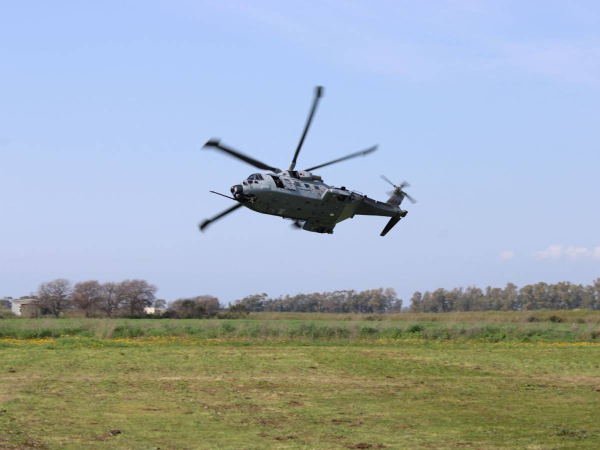Typhoon, elicotteri e paracadutisti: tra gli incursori italiani per liberare un ostaggio dietro le linee nemiche
