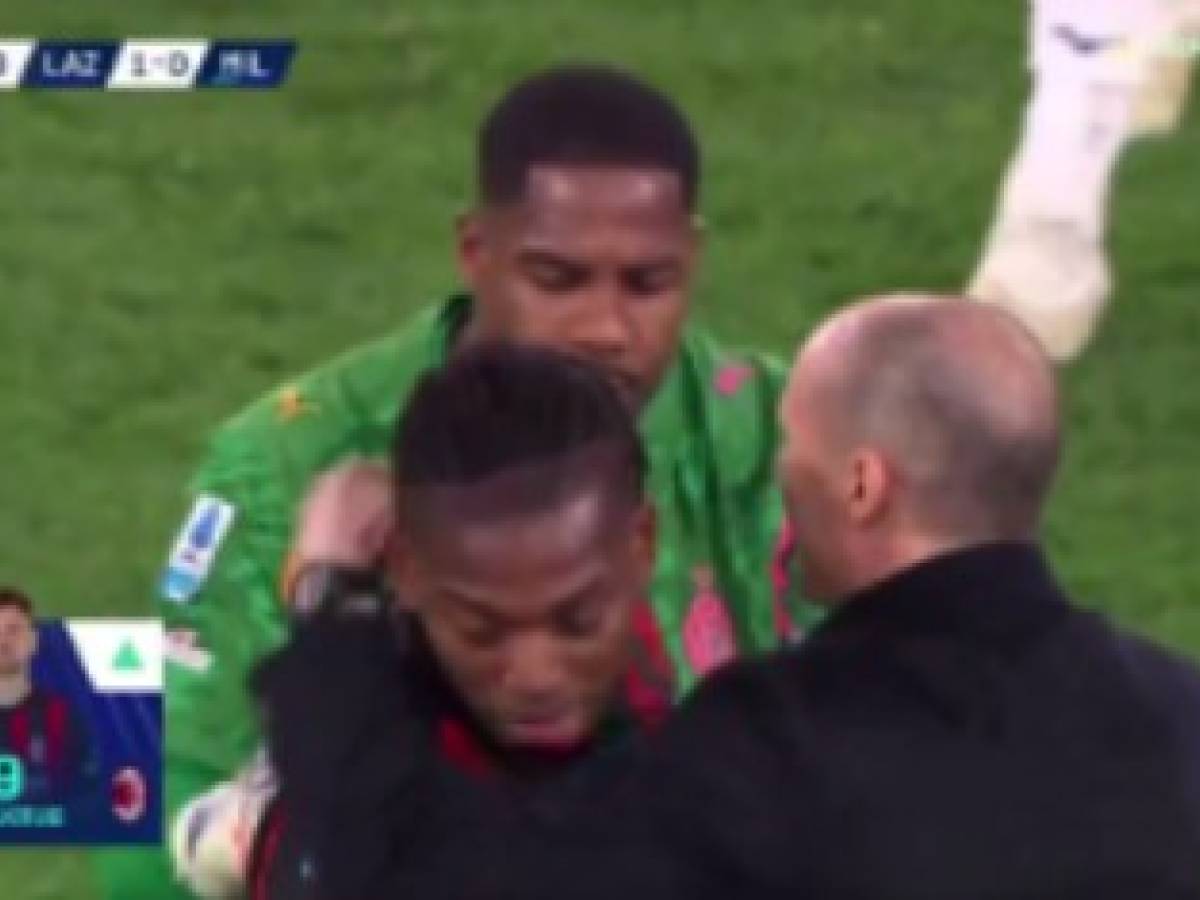 Allegri cerca l’abbraccio, Leao lo evita: cosa c’è dietro la reazione del portoghese al momento del cambio Allegri cerca l’abbraccio, Leao lo evita: cosa c’è dietro la reazione del portoghese al momento del cambio