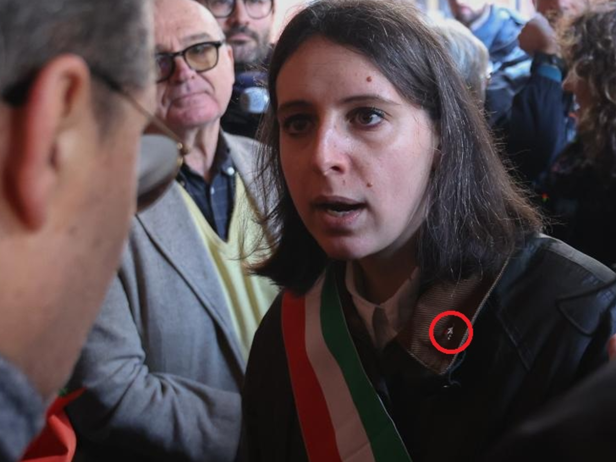 200 contro israele bufera sul vicesindaco di bologna per la spilla pro pal da Ilgiornale.it 200 contro israele bufera sul vicesindaco di bologna per la spilla pro pal