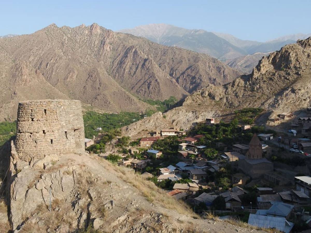 la guerra vista da meghri la fuga di due sorelle iraniane e il sogno della libert224 da Ilgiornale.it la guerra vista da meghri la fuga di due sorelle iraniane e il sogno della libert224
