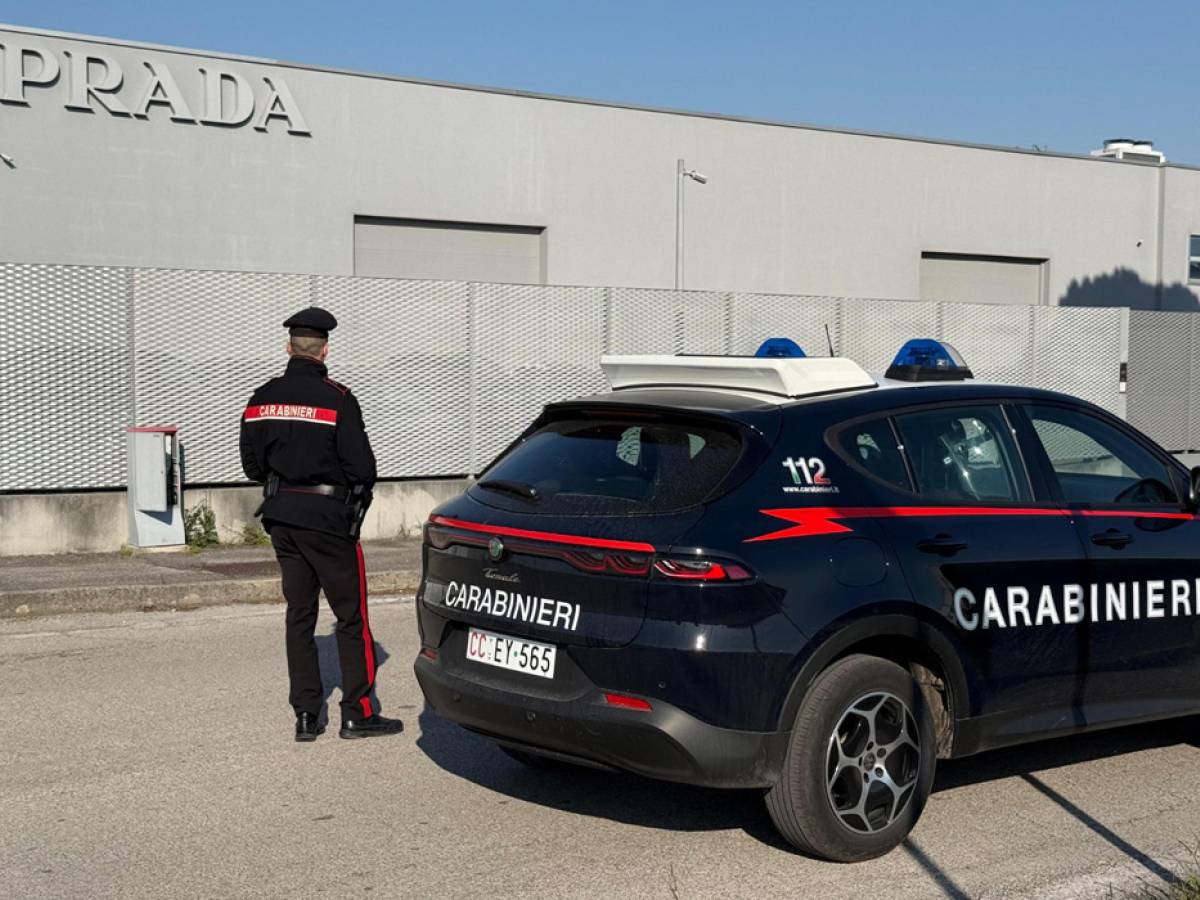 prada il commando sfonda lo stabilimento di dolo rubate scarpe per migliaia di euro da Ilgiornale.it prada il commando sfonda lo stabilimento di dolo rubate scarpe per migliaia di euro