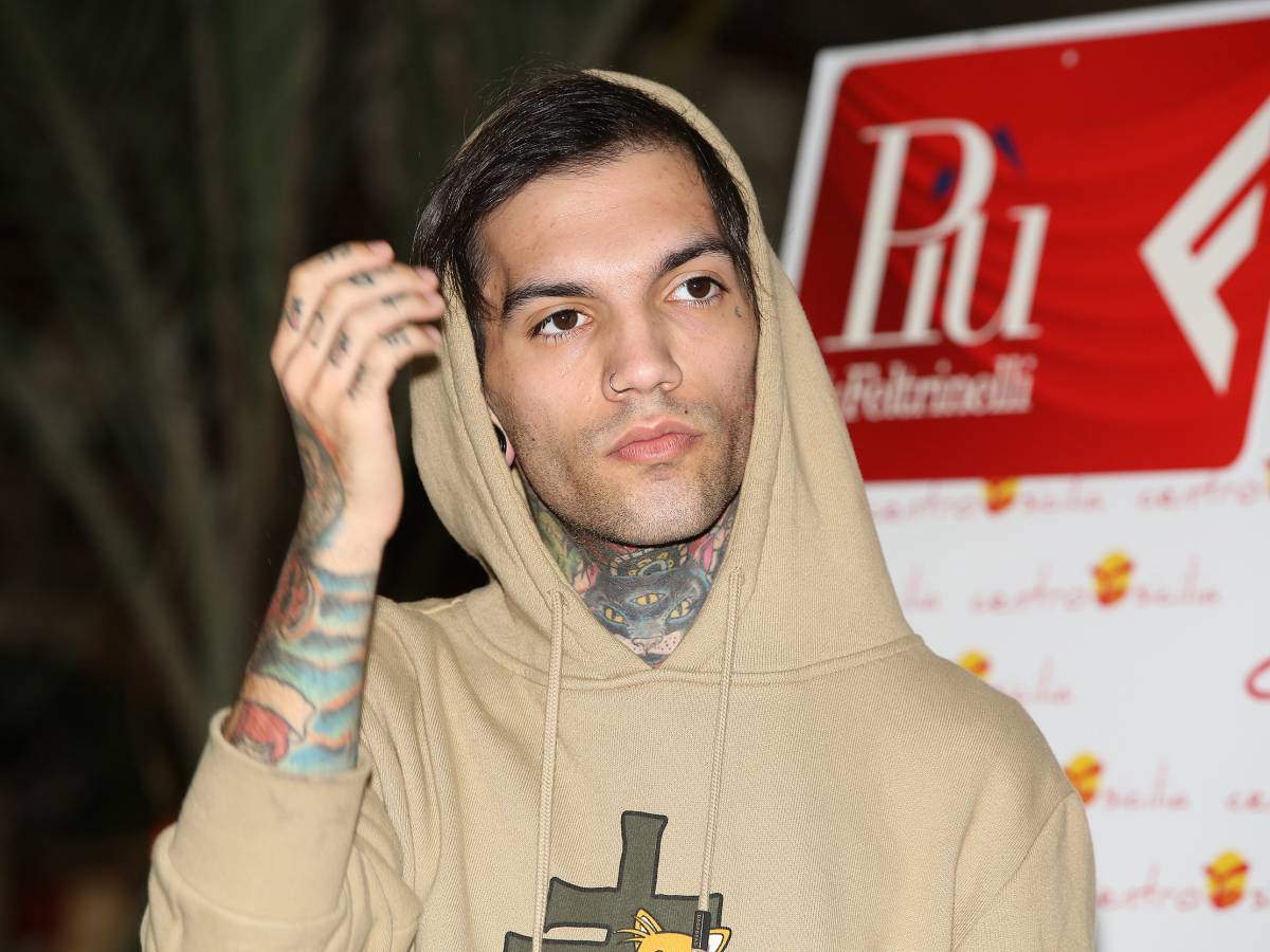 grande fratello vip chi 232 il rapper gionnyscandal l adozione il tentato suicidio il successo da Ilgiornale.it grande fratello vip chi 232 il rapper gionnyscandal l adozione il tentato suicidio il successo