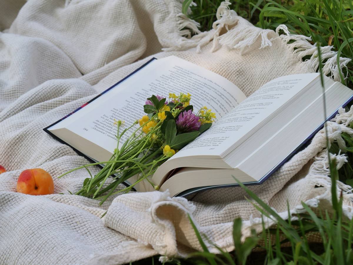 Giornata della poesia: le 6 più belle per augurare una buona primavera Giornata della poesia: le 6 più belle per augurare una buona primavera