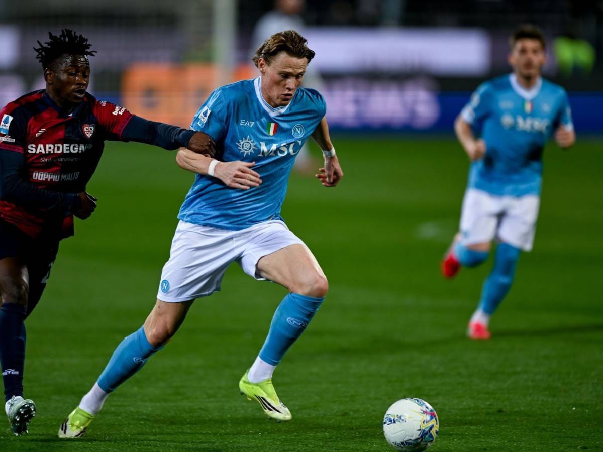 il napoli passa di misura a cagliari e si prende il secondo posto da Ilgiornale.it il napoli passa di misura a cagliari e si prende il secondo posto