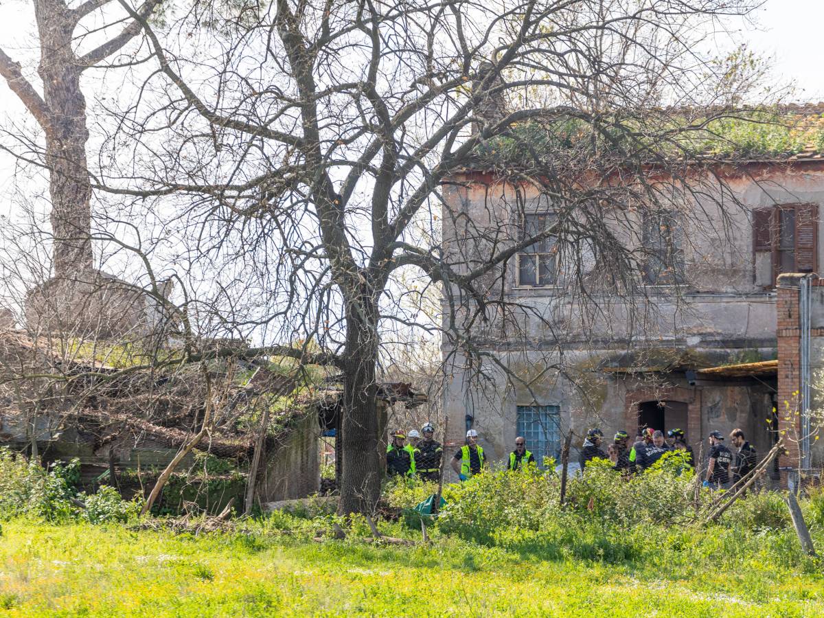 anarchici in corteo nonostante il divieto 91 fermati meloni il decreto sicurezza funziona da Ilgiornale.it anarchici in corteo nonostante il divieto 91 fermati meloni il decreto sicurezza funziona