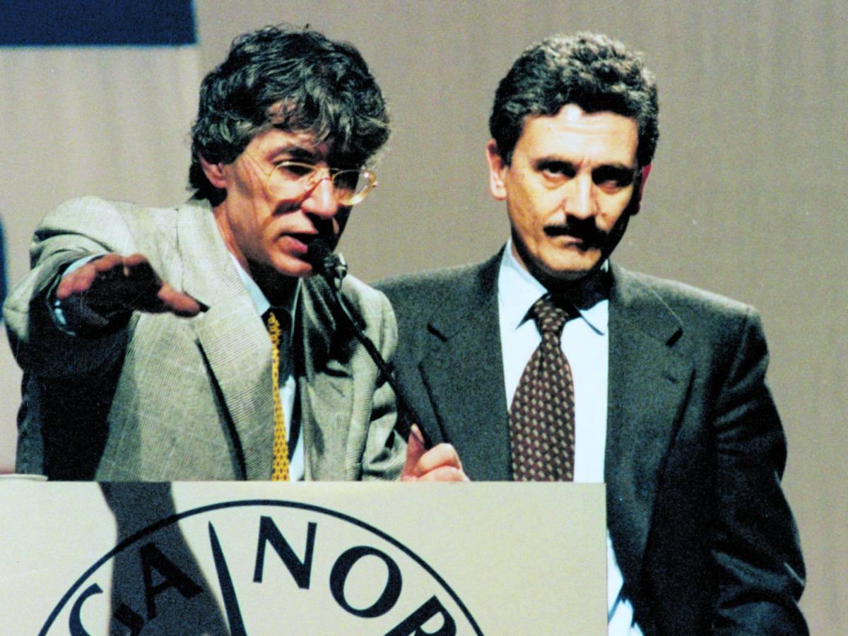 bossi la tessera pci e la lega operaia che al nord si prese un pezzo di sinistra da Ilgiornale.it bossi la tessera pci e la lega operaia che al nord si prese un pezzo di sinistra