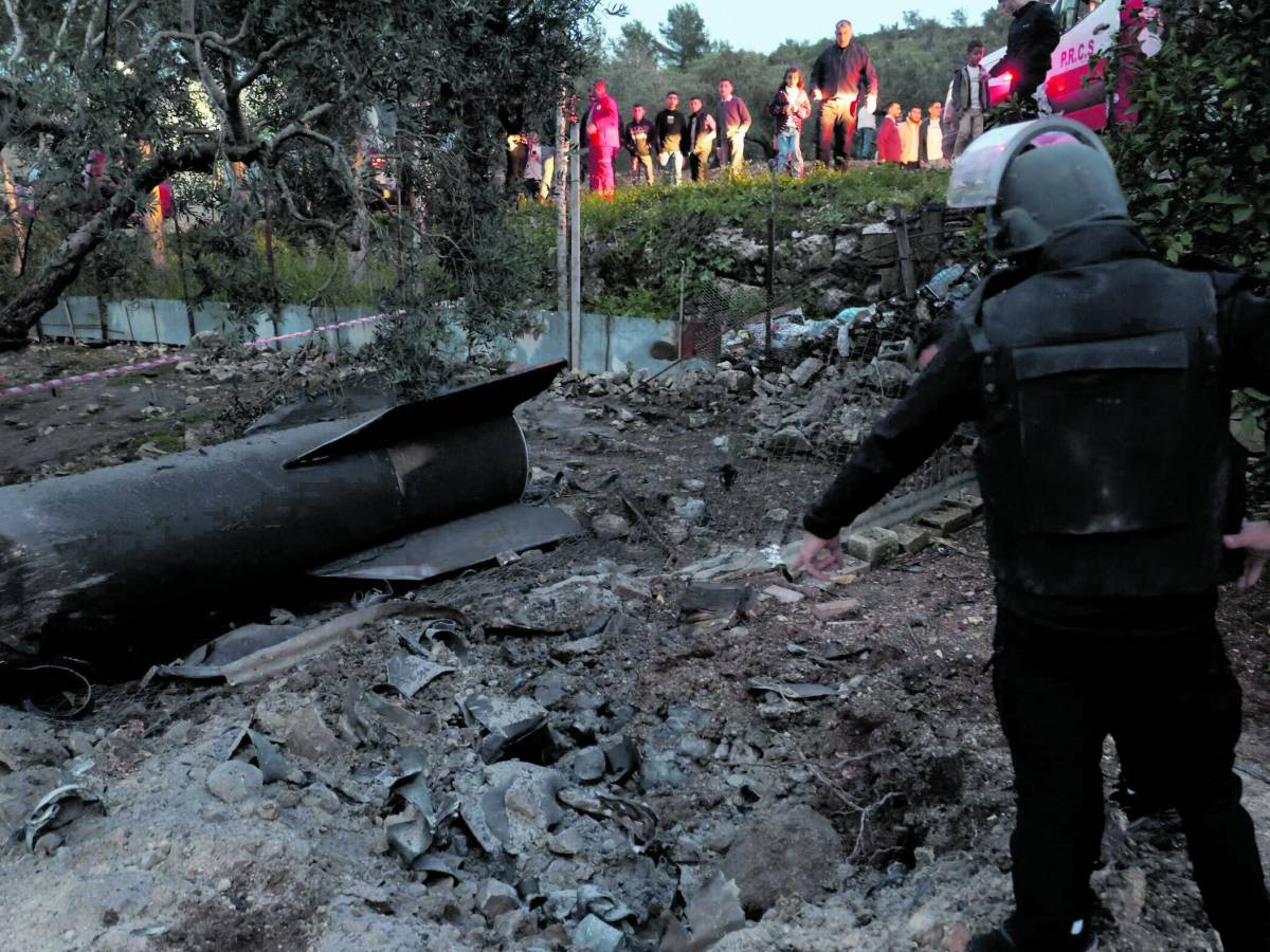 trump tira il freno ma israele alza il tiro e pezeshkian dialoga 200 rischio escalation da Ilgiornale.it trump tira il freno ma israele alza il tiro e pezeshkian dialoga 200 rischio escalation