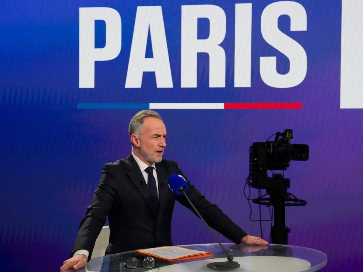 le barricate rosse per tenere parigi da Ilgiornale.it le barricate rosse per tenere parigi