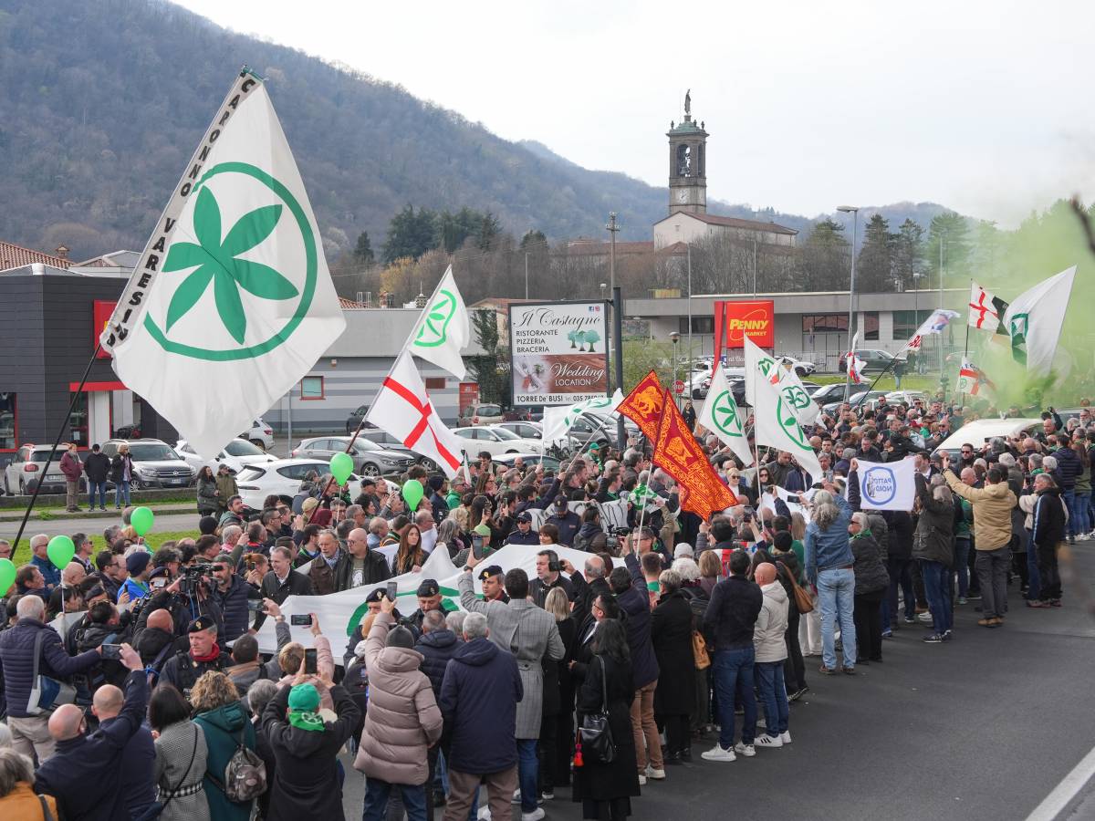 bossi l ultimo saluto a pontida da meloni a giorgetti ecco chi c era da Ilgiornale.it bossi l ultimo saluto a pontida da meloni a giorgetti ecco chi c era