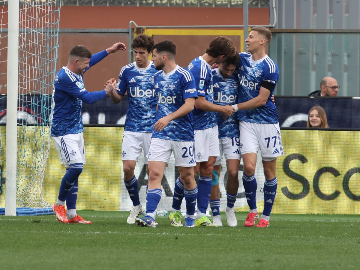 200 como show in cinque in gol e quarto posto blindato da Ilgiornale.it 200 como show in cinque in gol e quarto posto blindato