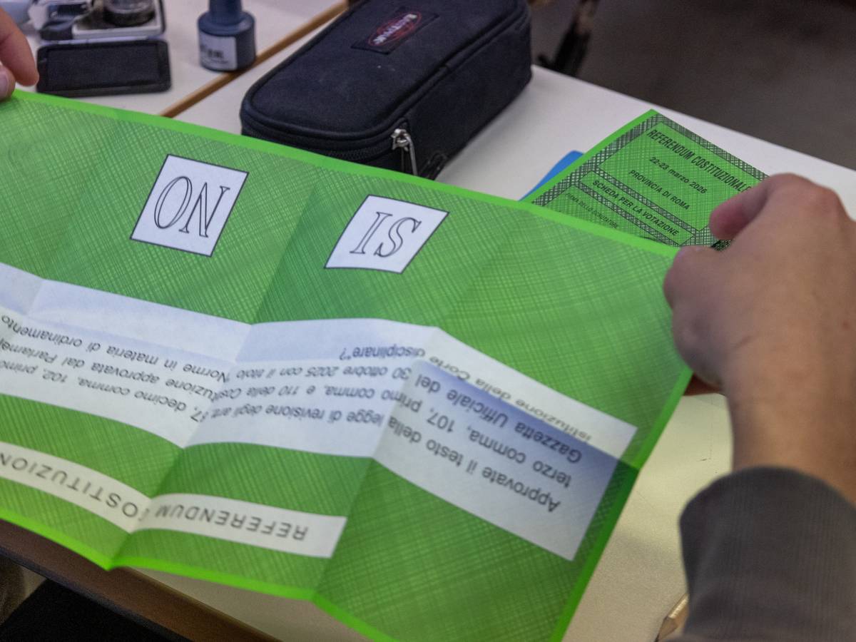 referendum seggi aperti alle 7 si vota fino alle 15 domenica affluenza record al 46 da Ilgiornale.it referendum seggi aperti alle 7 si vota fino alle 15 domenica affluenza record al 46
