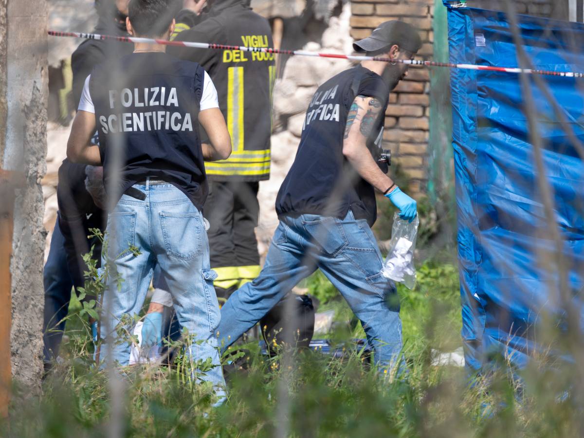 l attacco incendiario rivendicato scatta l allarme anarchici il pericoloso asse roma atene da Ilgiornale.it l attacco incendiario rivendicato scatta l allarme anarchici il pericoloso asse roma atene