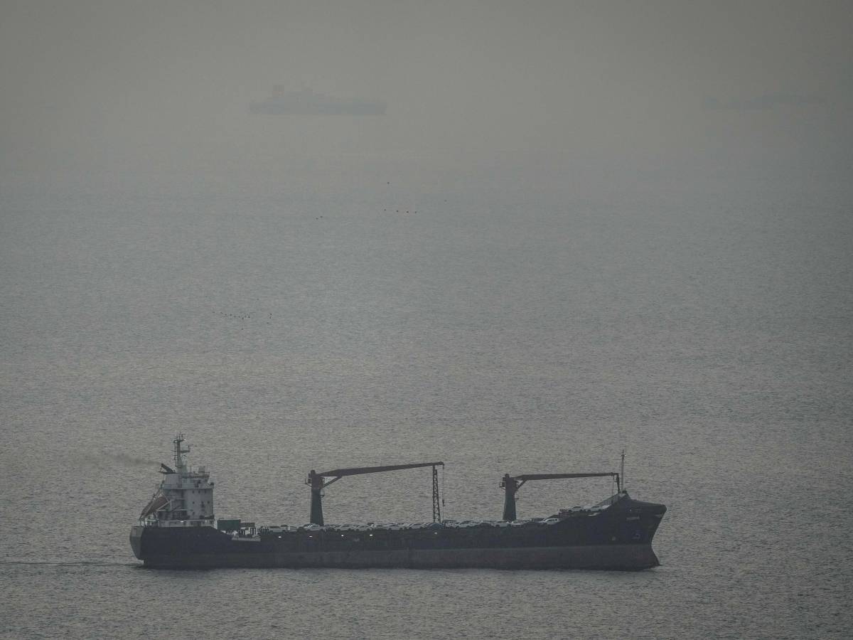 hormuz pronti al blocco totale dazio da 2 milioni per passare da Ilgiornale.it hormuz pronti al blocco totale dazio da 2 milioni per passare