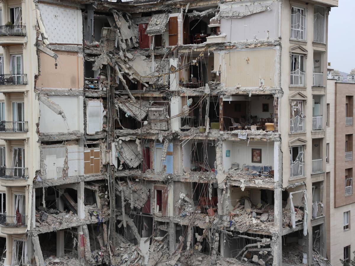 missile iraniano con testata da 100 kg colpisce tel aviv israele risponde bombardando teheran risale il petrolio brent sopra i 100 dollari al barile da Ilgiornale.it missile iraniano con testata da 100 kg colpisce tel aviv israele risponde bombardando teheran risale il petrolio brent sopra i 100 dollari al barile