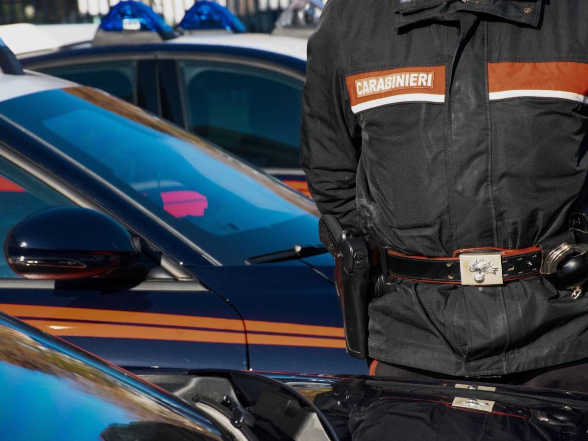 Lecce, orrore su una bimba di 8 anni: stuprata da un uomo mentre la mamma riprendeva Lecce, orrore su una bimba di 8 anni: stuprata da un uomo mentre la mamma riprendeva