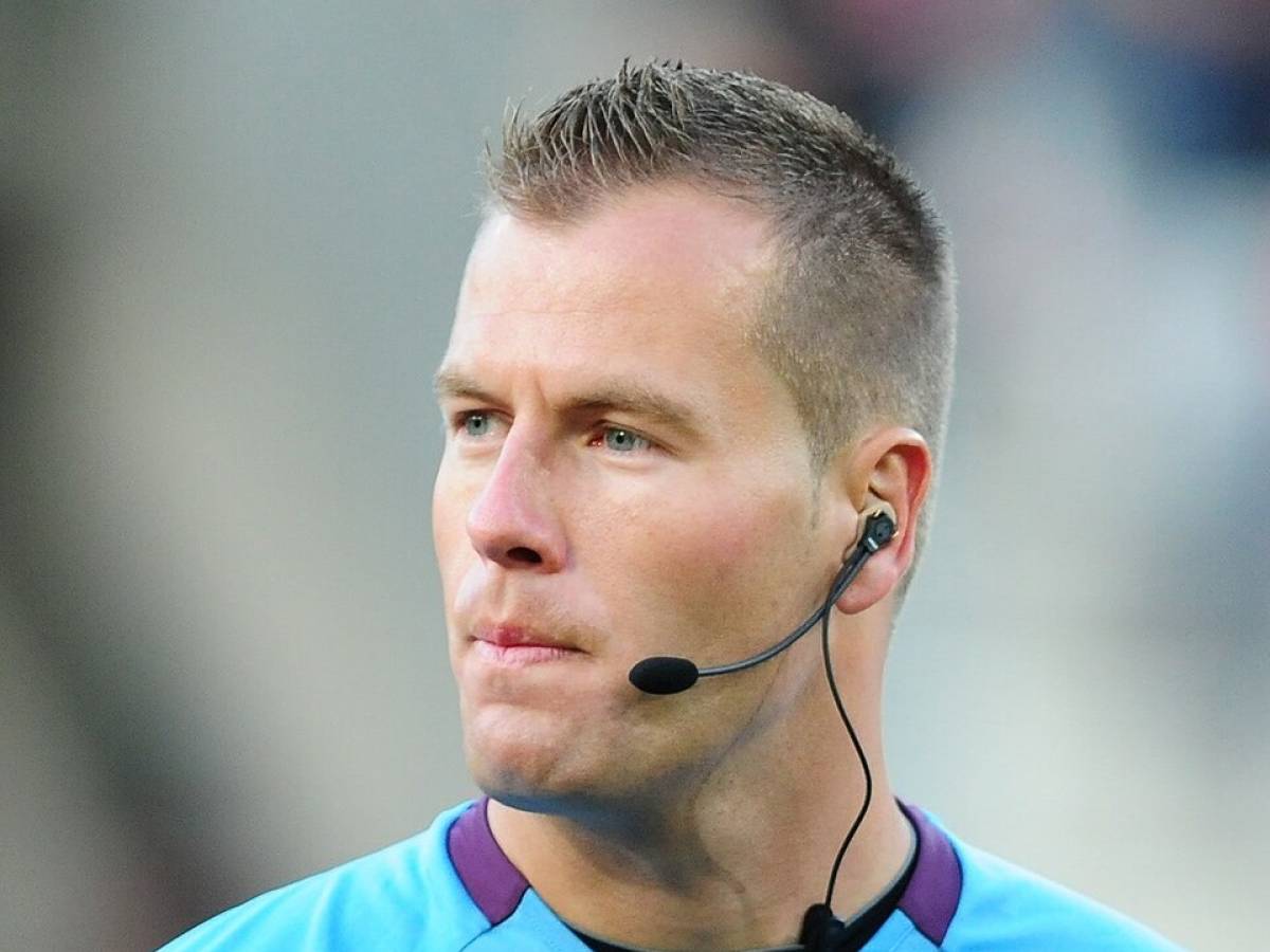 italia irlanda del nord a fischiare sar224 un poliziotto ecco chi 232 da Ilgiornale.it italia irlanda del nord a fischiare sar224 un poliziotto ecco chi 232