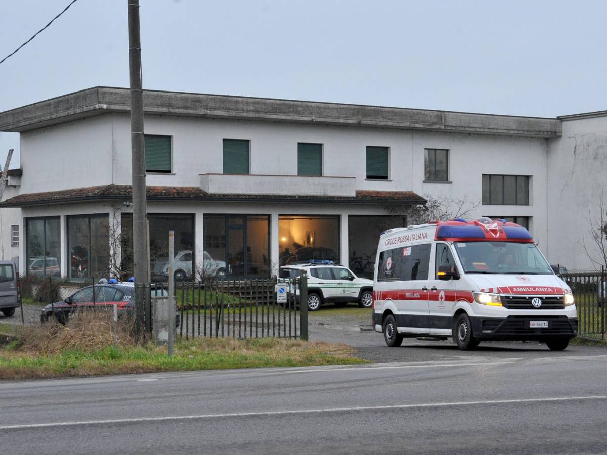 studente 13enne accoltella la prof al collo 232 in terapia intensiva sulla maglietta la scritta vendetta da Ilgiornale.it studente 13enne accoltella la prof al collo 232 in terapia intensiva sulla maglietta la scritta vendetta