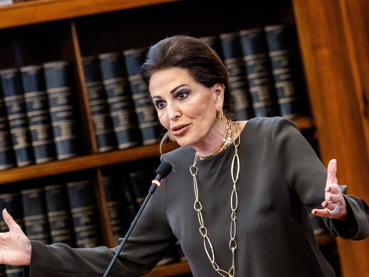 daniela santanch232 arriva al ministero i giornalisti le chiedono delle dimissioni lei risponde buongiorno da Ilgiornale.it daniela santanch232 arriva al ministero i giornalisti le chiedono delle dimissioni lei risponde buongiorno