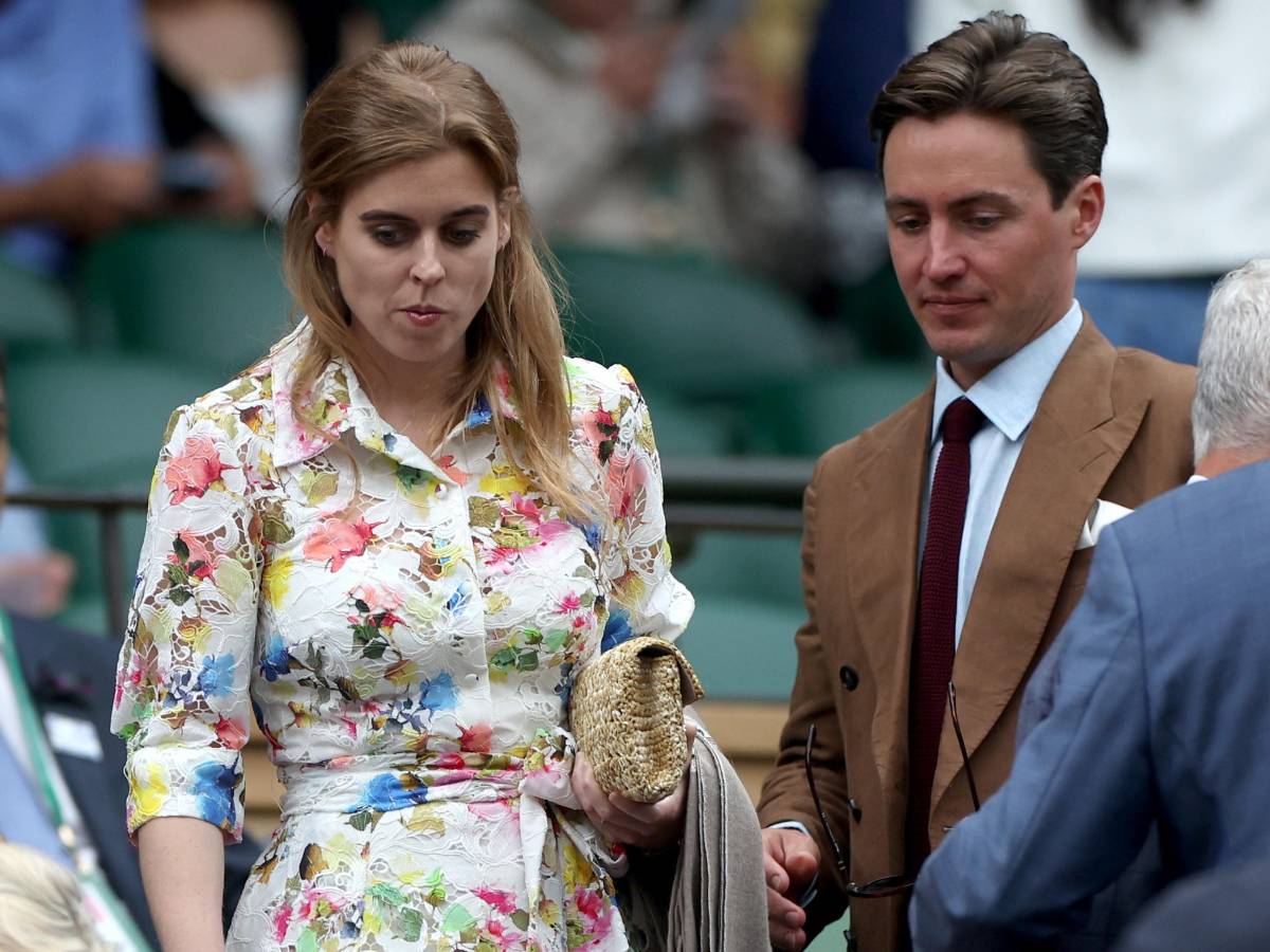 la principessa beatrice e suo marito edoardo distanti cosa c 232 dietro da Ilgiornale.it la principessa beatrice e suo marito edoardo distanti cosa c 232 dietro