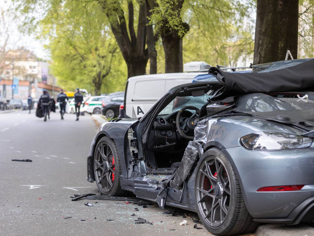 milano porsche si schianta contro 4 auto in sosta morto un ragazzo di 21 anni da Ilgiornale.it milano porsche si schianta contro 4 auto in sosta morto un ragazzo di 21 anni