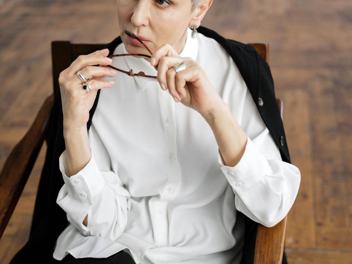 camicia oversize da casual a elegante gli abbinamenti che funzionano sempre da Ilgiornale.it camicia oversize da casual a elegante gli abbinamenti che funzionano sempre